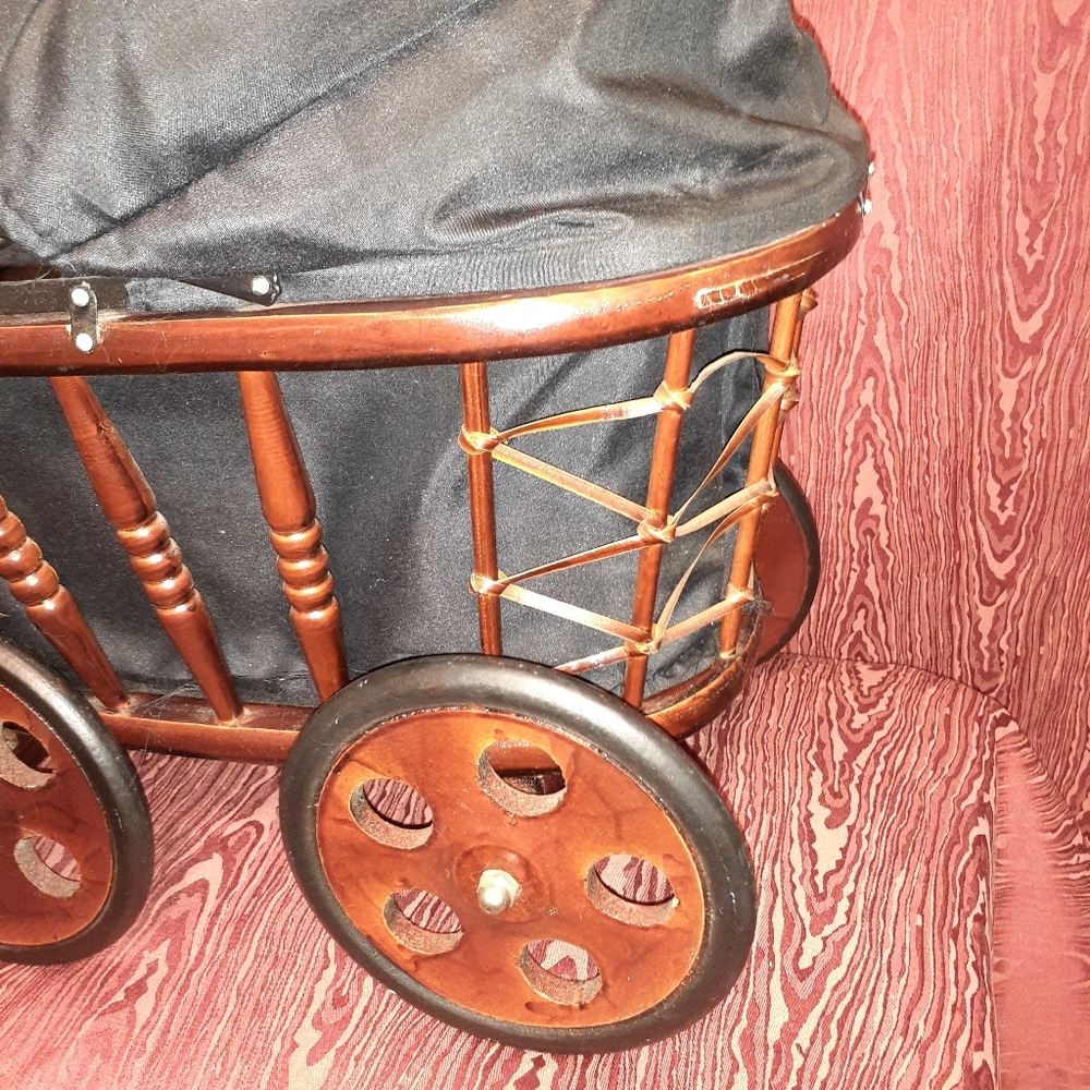 BEAUTIFUL VINTAGE STYLE WICKER AND BLACK LINING CLOTH DOLL STROLLER CARRIAGE - Picture 6 of 10